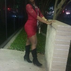 Entry red lace dress.